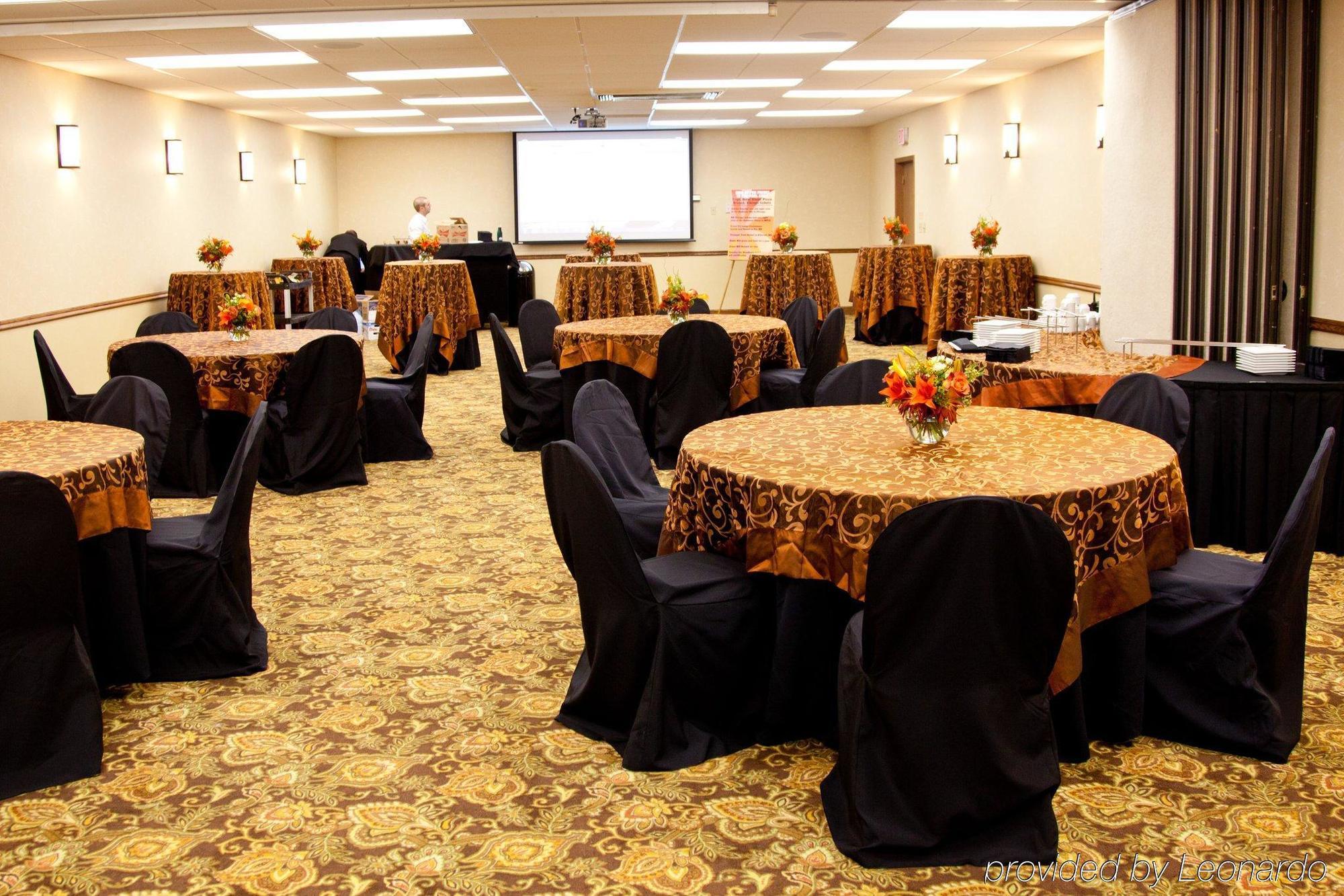 Country Inn & Suites By Radisson, Woodbury, Mn Business photo